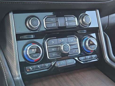 Used 2023 GMC Yukon Denali Ultimate image 33