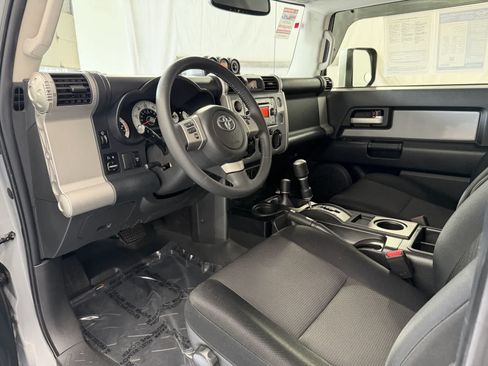 Used 2014 Toyota FJ Cruiser 4WD w/ Upgrade Package image 9