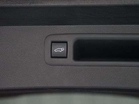 Used 2022 Toyota Highlander XLE image 35