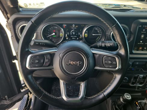 Used 2022 Jeep Wrangler Unlimited Sahara w/ Safety Group AWD/4WD image 18