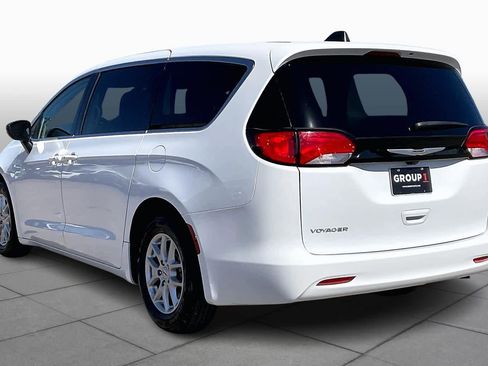 Used 2024 Chrysler Voyager LX image 12