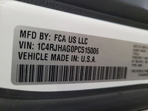 Used 2023 Jeep Grand Cherokee Laredo AWD/4WD image 33