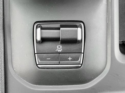 Used 2024 GMC Sierra 1500 AT4 image 25