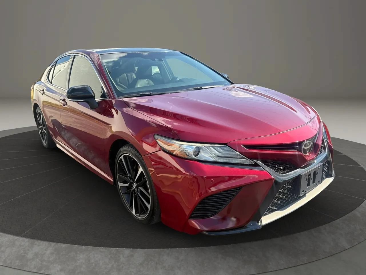 Used 2018 Toyota Camry XSE FWD image 4