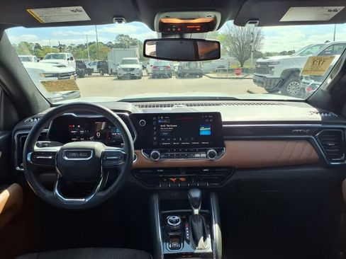 Used 2024 GMC Canyon AT4 w/ Technology Package image 10