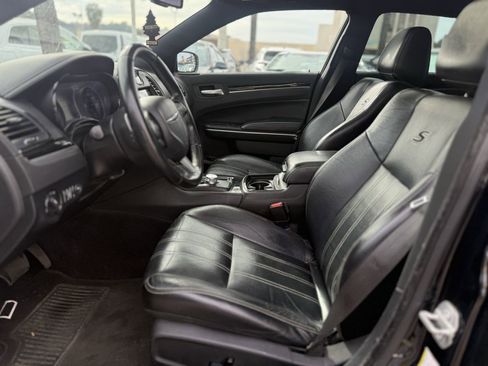 Used 2018 Chrysler 300 S w/ 300S Premium Group image 8