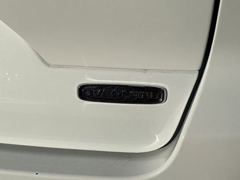 Used 2023 Jeep Grand Cherokee Overland w/ Luxury Tech Group IV image 6