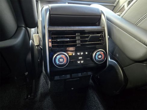 Used 2025 Land Rover Range Rover Autobiography image 11