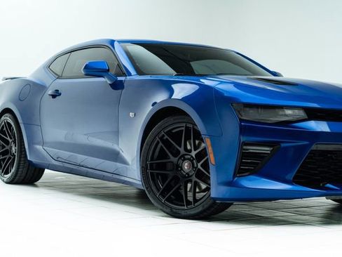 Used 2017 Chevrolet Camaro SS image 3