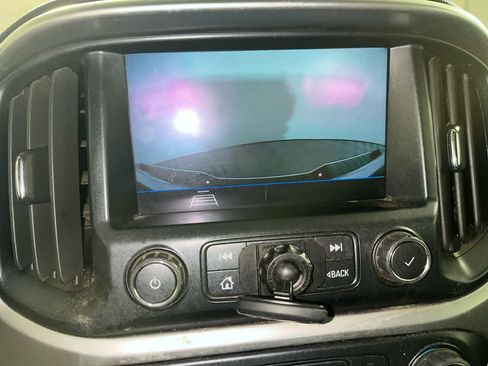 Used 2022 Chevrolet Colorado LT w/ Fleet Safety Package image 19