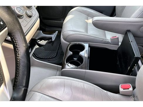 Used 2017 Toyota Sienna XLE w/ XLE Navigation Package AWD/4WD image 18