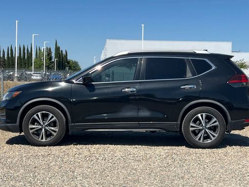 Used 2019 Nissan Rogue SV w/ Premium Package FWD image 6