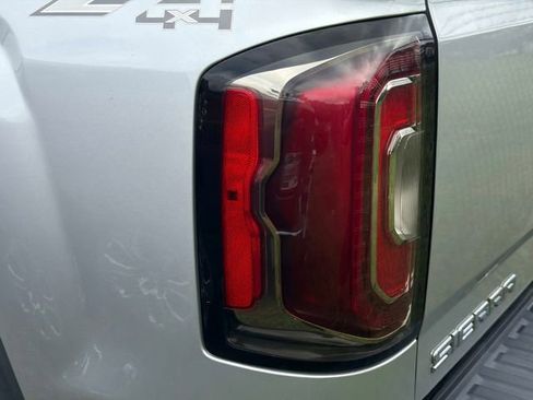 Used 2017 GMC Sierra 1500 SLT AWD/4WD image 9