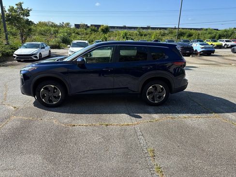Used 2024 Nissan Rogue SV FWD image 13