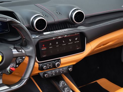 Used 2019 Ferrari Portofino RWD image 48
