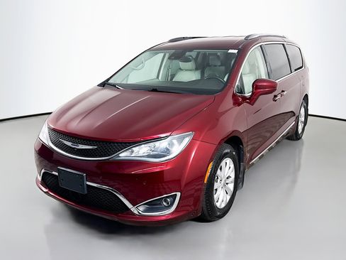 Used 2018 Chrysler Pacifica Touring-L Plus w/ Advanced Safetytec Group FWD image 4