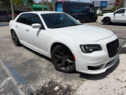 Used 2022 Chrysler 300 Touring L RWD image 3