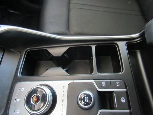 Used 2021 Kia Sorento S FWD image 53