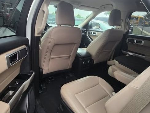 Used 2023 Ford Explorer XLT w/ Equipment Group 202A AWD/4WD image 11