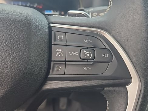 Used 2023 Jeep Grand Cherokee L Laredo AWD/4WD image 18