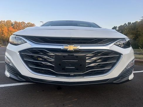 Used 2023 Chevrolet Malibu LT image 2