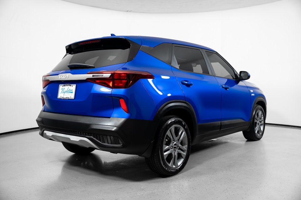 Used 2023 Kia Seltos LX AWD/4WD image 8