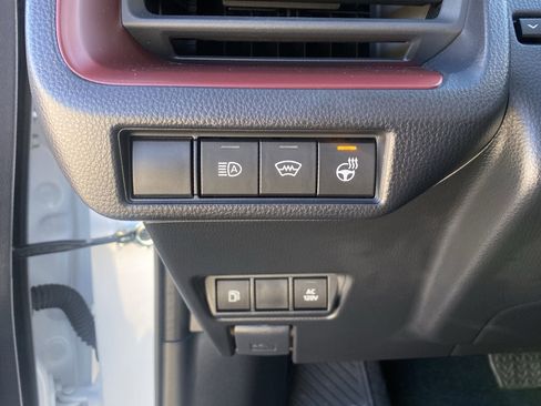 Used 2025 Toyota Prius XSE image 31