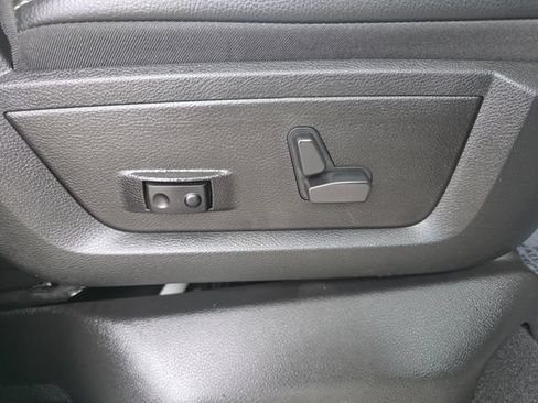 Used 2024 RAM 2500 Laramie AWD/4WD image 12