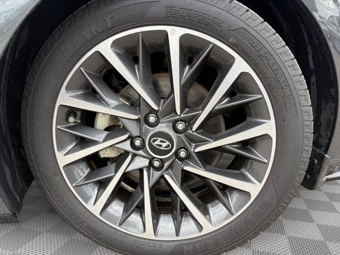 Used 2021 Hyundai Sonata Limited w/ Winter Weather Package FWD image 9