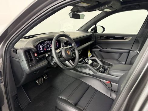 New 2026 Porsche Cayenne GTS image 4