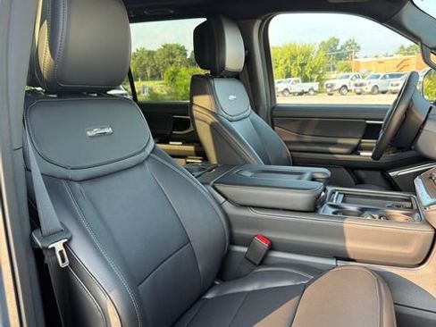 New 2027 Ford Expedition Platinum w/ Stealth Appearance Package AWD/4WD image 16