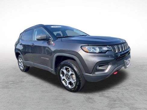 Used 2022 Jeep Compass Trailhawk w/ Trailhawk Convenience Group AWD/4WD image 3