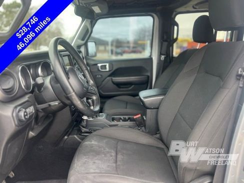 Used 2022 Jeep Gladiator Willys image 10