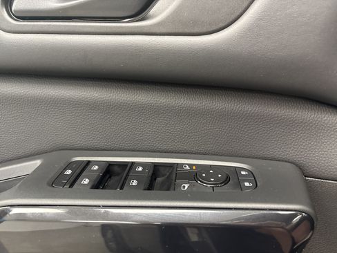 Used 2024 Nissan Pathfinder SV FWD image 15