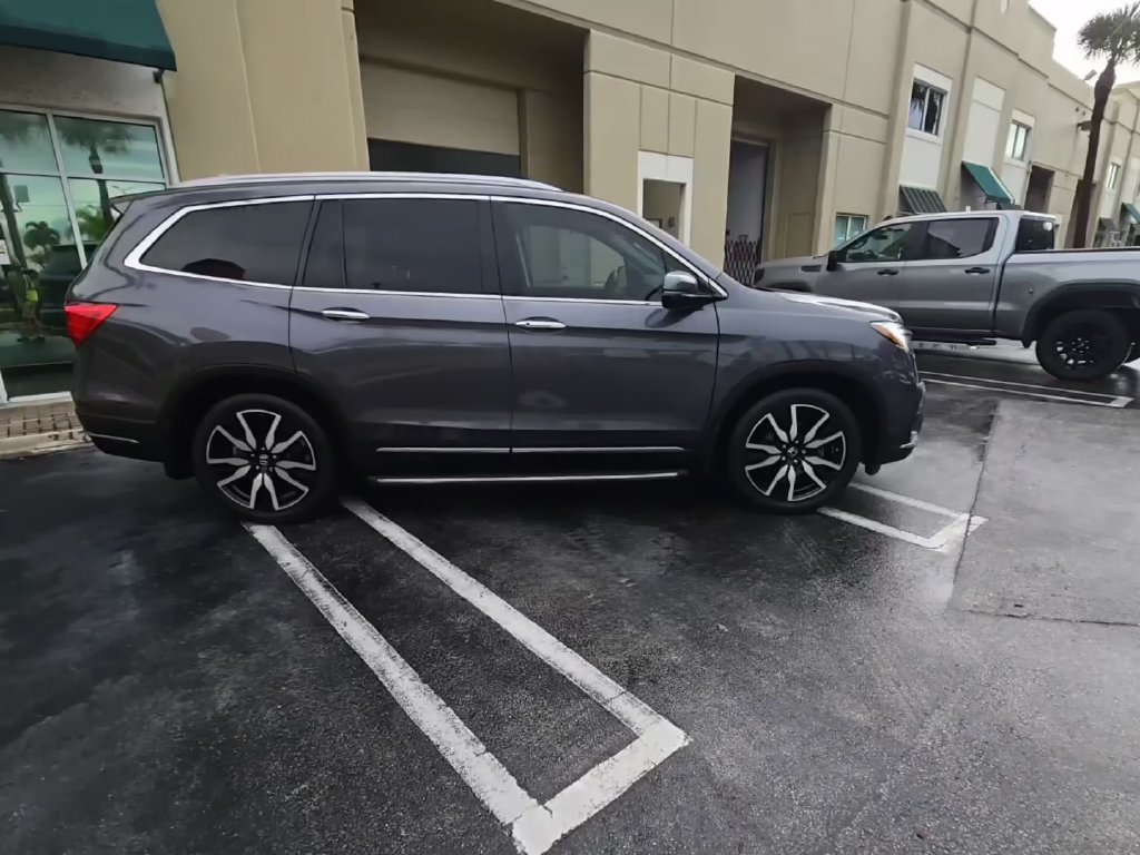 Used 2019 Honda Pilot Touring image 6