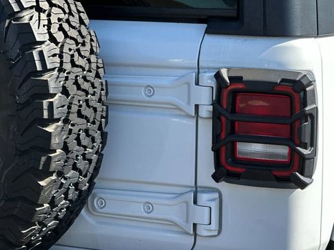 Used 2020 Jeep Wrangler Unlimited Rubicon AWD/4WD image 25