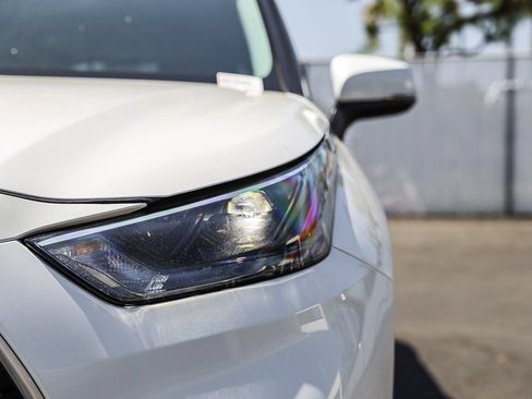 Used 2023 Toyota Highlander XLE FWD image 12