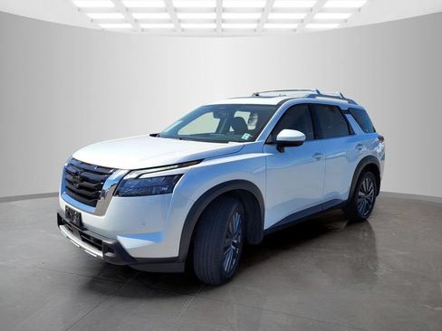 Used 2025 Nissan Pathfinder SL w/ SL Premium Package FWD image 8