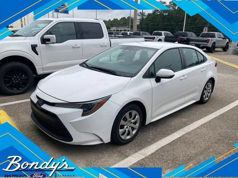 Used 2024 Toyota Corolla LE FWD image 1