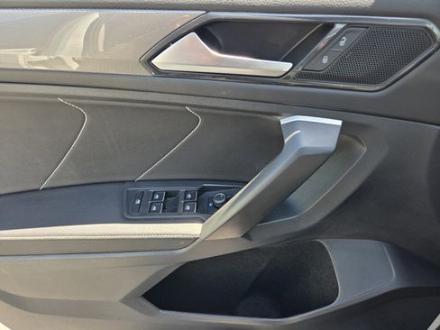 Used 2023 Volkswagen Tiguan SE image 25