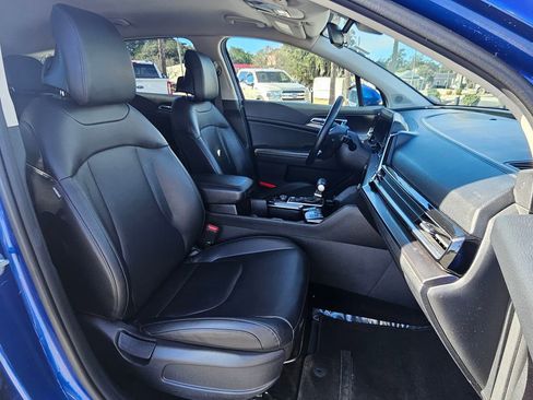 Used 2023 Kia Sportage EX image 8