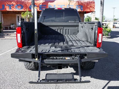 Used 2022 Ford F250 Lariat w/ Black Appearance Package image 9