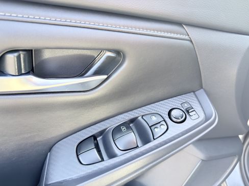 Used 2023 Nissan Sentra SV FWD image 22