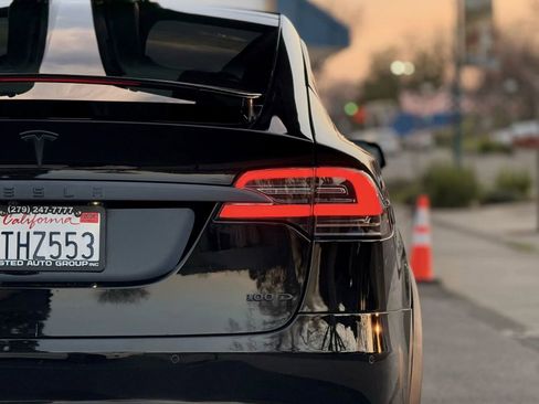 Used 2017 Tesla Model X 100D image 10