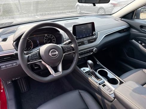 New 2025 Nissan Altima 2.5 SR image 7