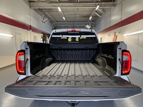 New 2026 GMC Canyon Elevation w/ Convenience Package image 8