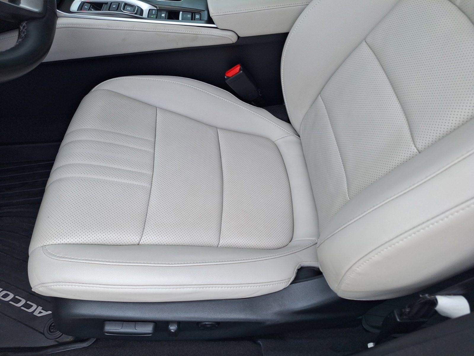 Used 2022 Honda Accord Touring image 17