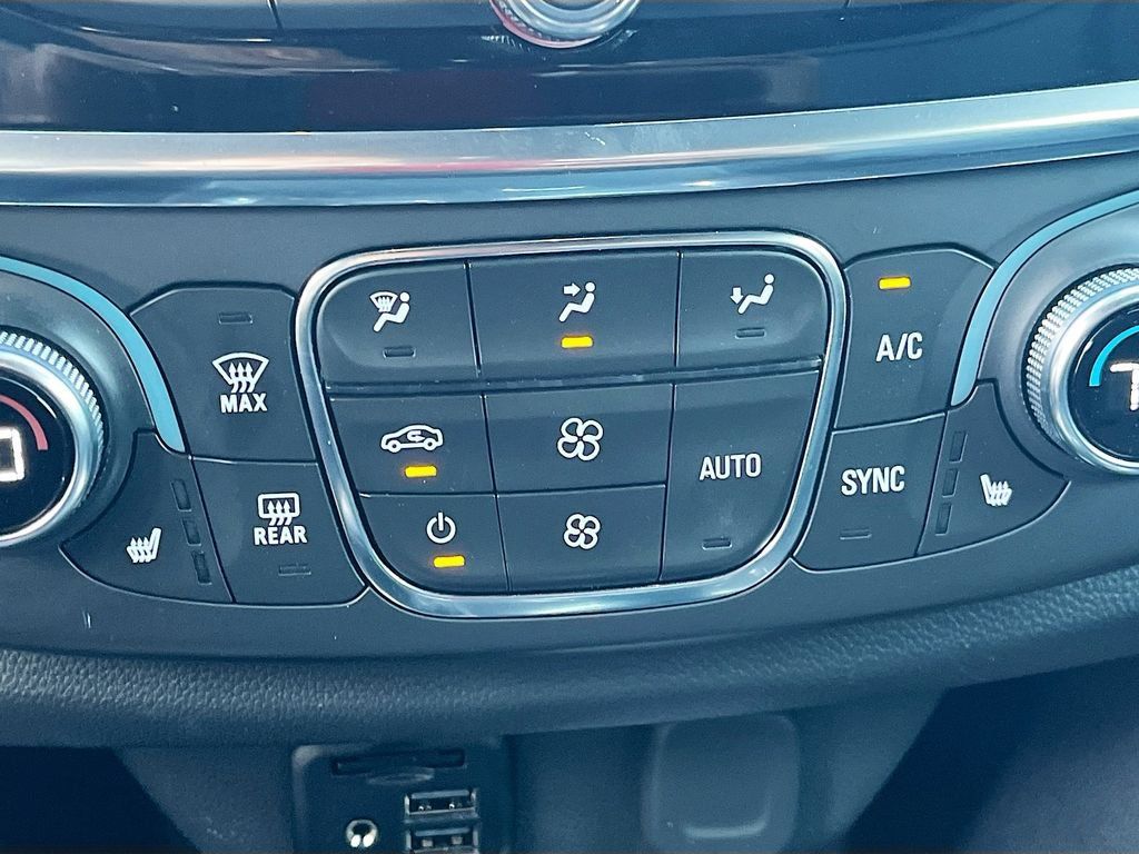 Used 2023 Chevrolet Traverse RS w/ LPO, Cargo Package FWD image 21