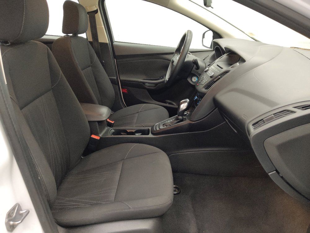 Used 2016 Ford Focus SE FWD image 21