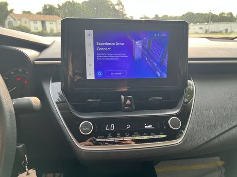 Used 2025 Toyota Corolla LE FWD image 11